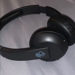 Like new Bluetooth skull candy headphones